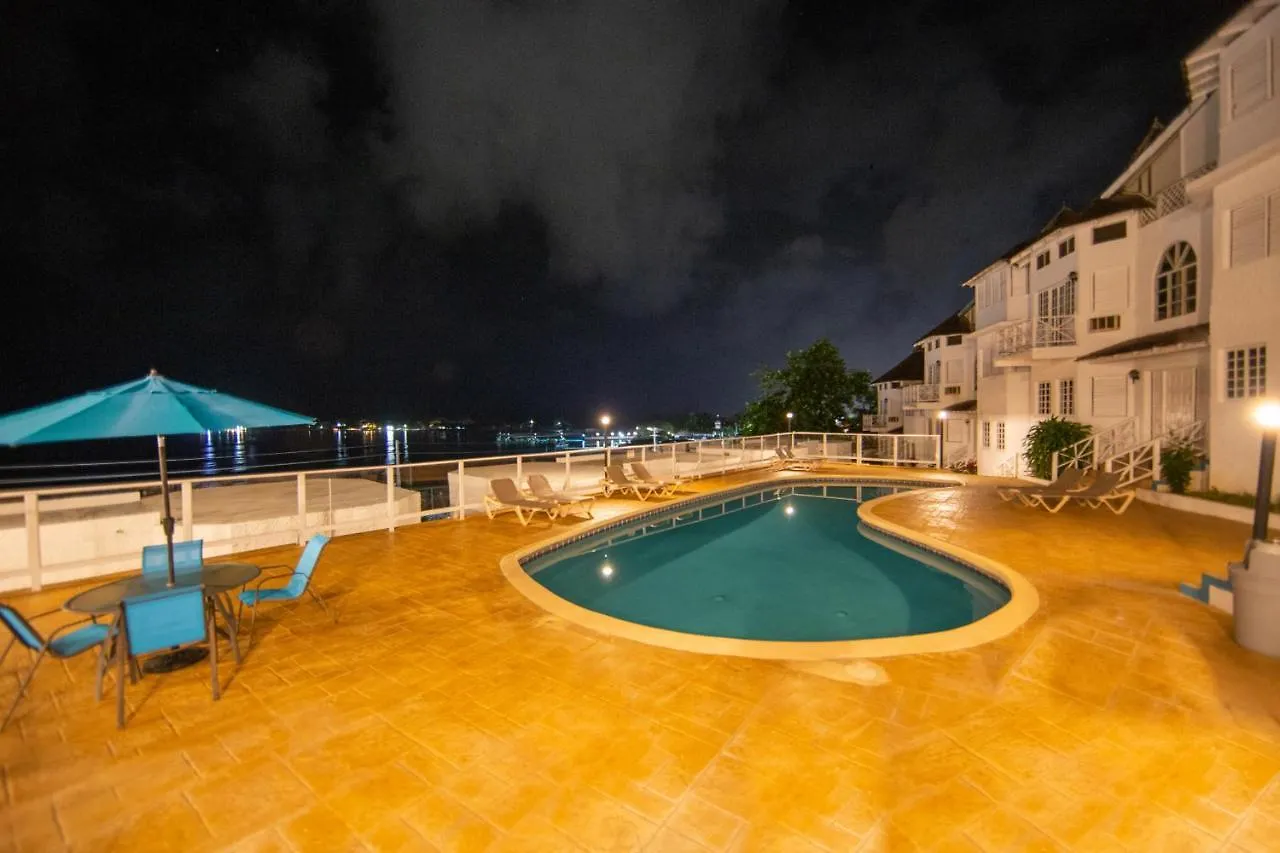 Aparthotel Luxe Beach Resort Discovery Bay