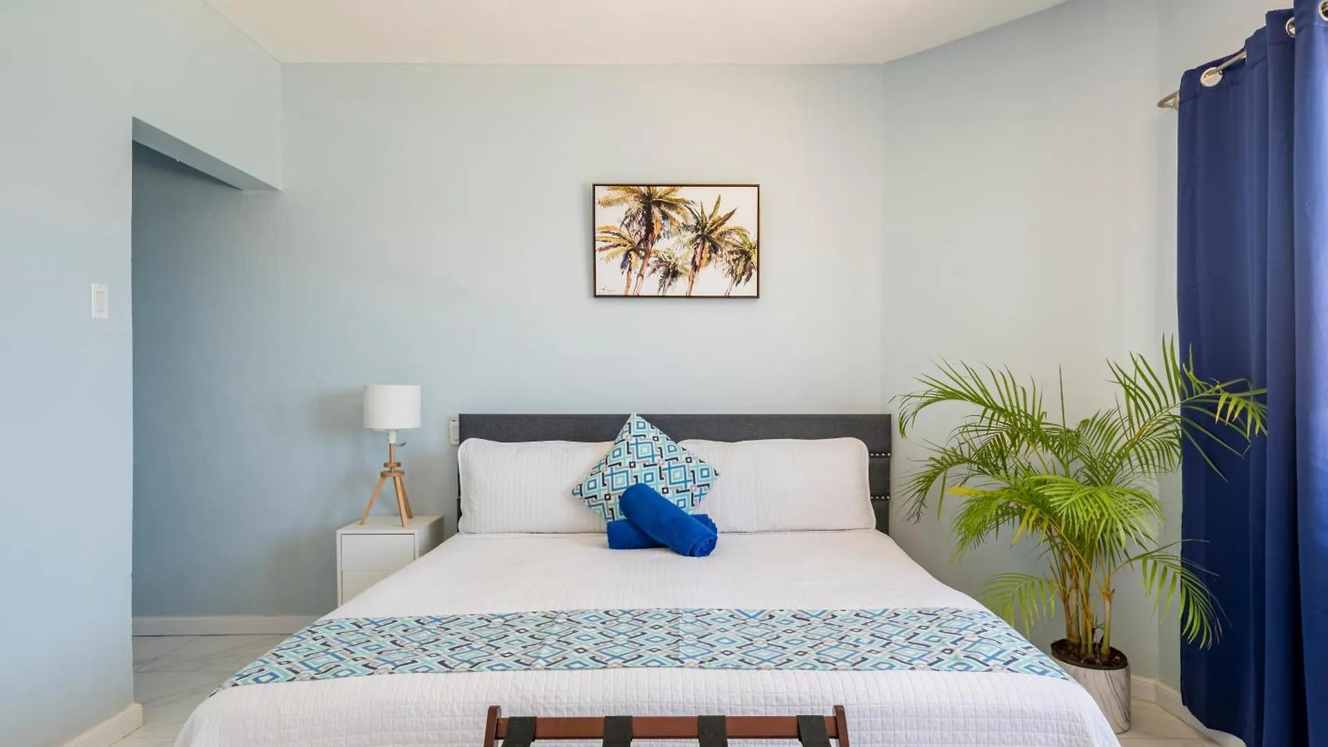 Luxe Beach Resort Discovery Bay Aparthotel