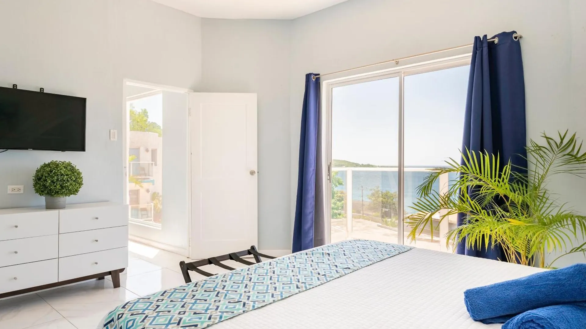 Luxe Beach Resort Discovery Bay