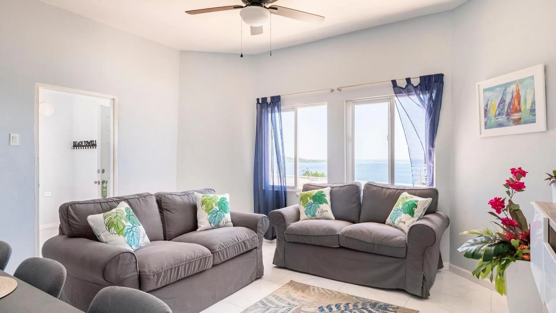 Luxe Beach Resort Discovery Bay 2*,