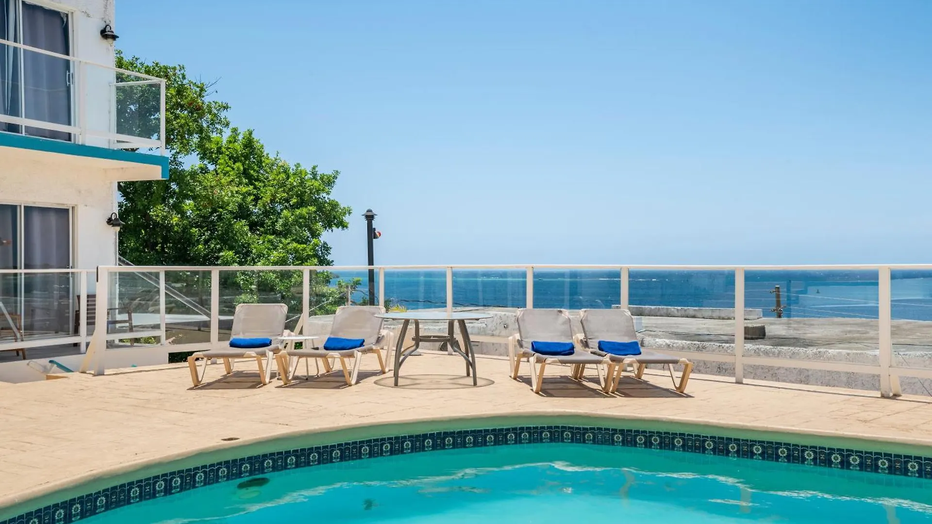 Aparthotel Luxe Beach Resort Discovery Bay