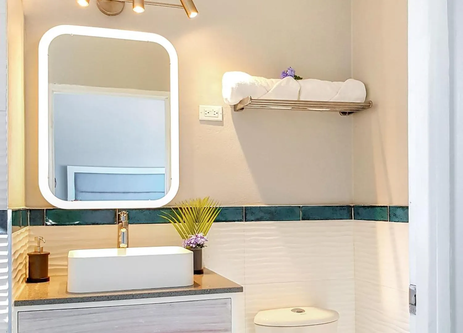 Aparthotel Luxe Beach Resort Discovery Bay