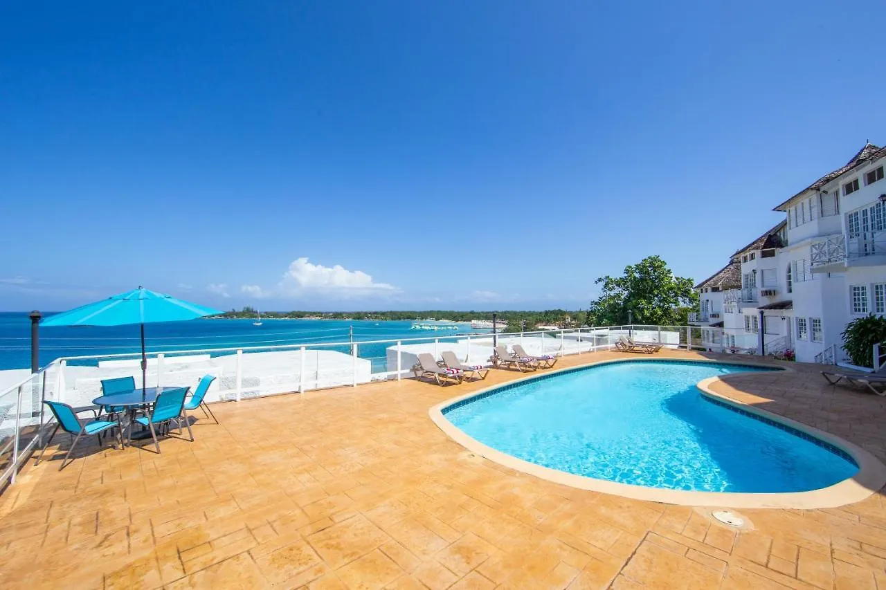 Luxe Beach Resort Discovery Bay Aparthotel